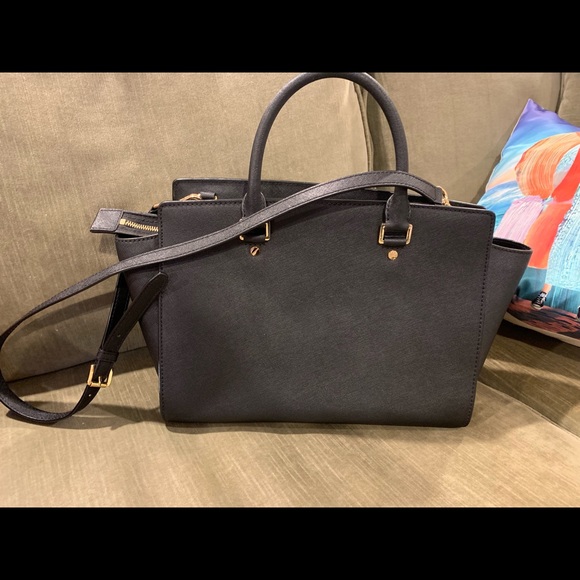 Michael Kors top handle zip tote handbag w charm - Picture 4 of 6